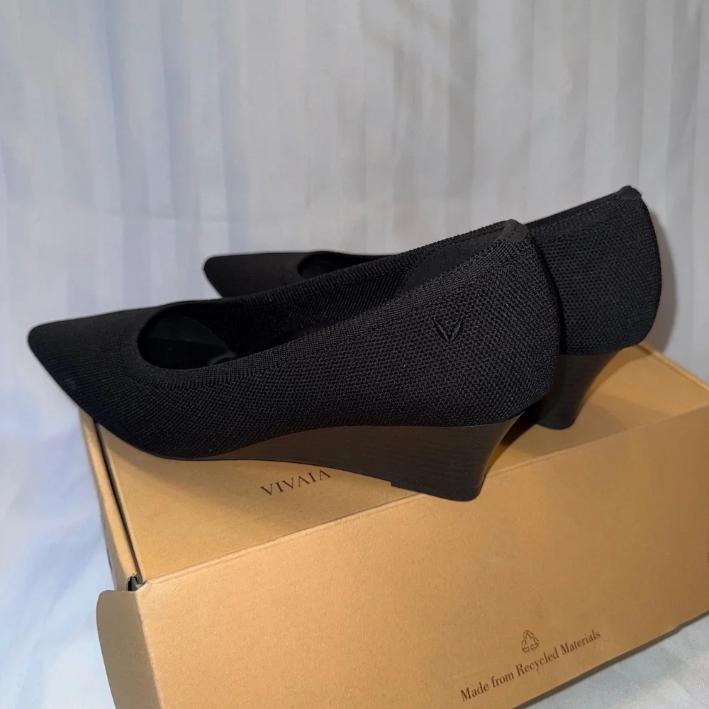 Vivaia black pointed